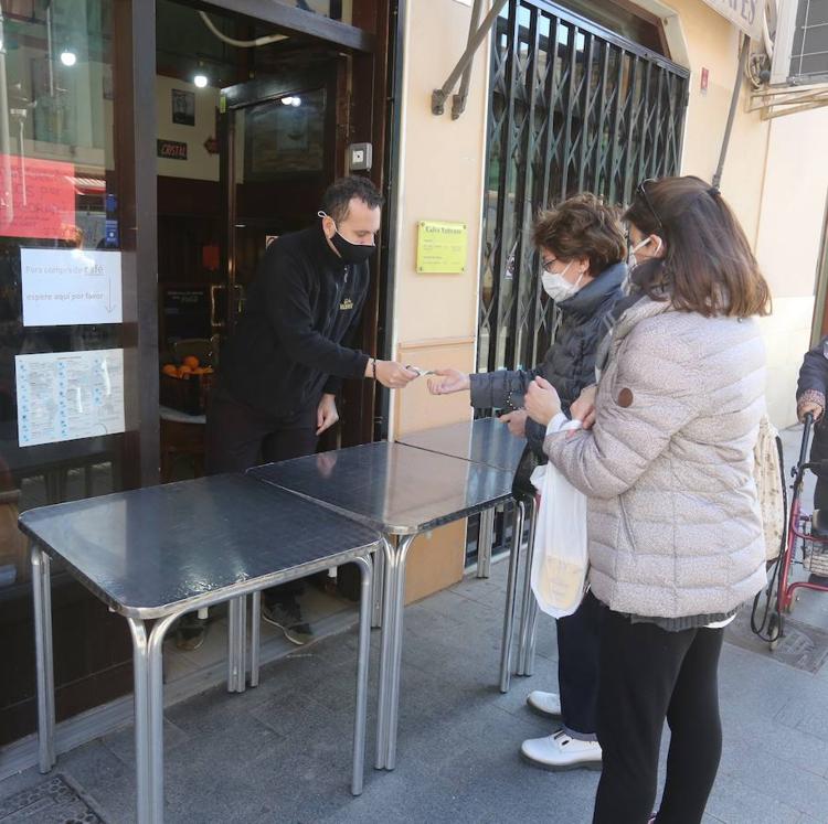 «He vendido un refresco después de todo un día»