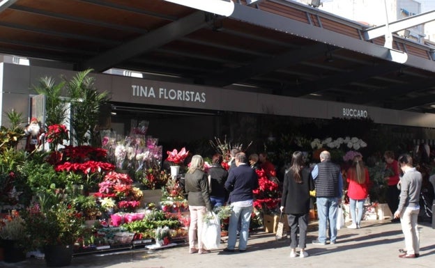 El Ayuntamiento de Alicante autoriza la apertura de los puestos de flores del Mercado Central para San Valentín