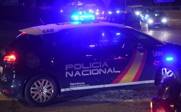 Una conductora embiste a tres patrullas policiales durante una persecución en Valencia