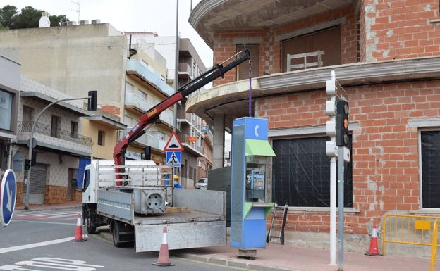 Benitatxell retira de sus calles un pedazo del siglo XX