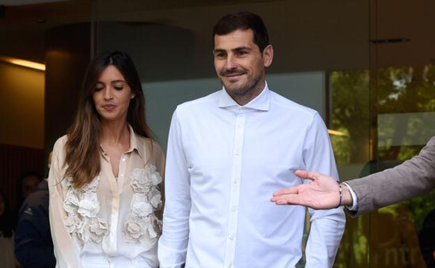 Sara Carbonero vuelve a casa junto a Iker Casillas