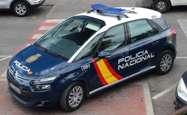 La Policía auxilia a un hombre en Valencia que se atrincheró en su casa tras sufrir un brote psicótico