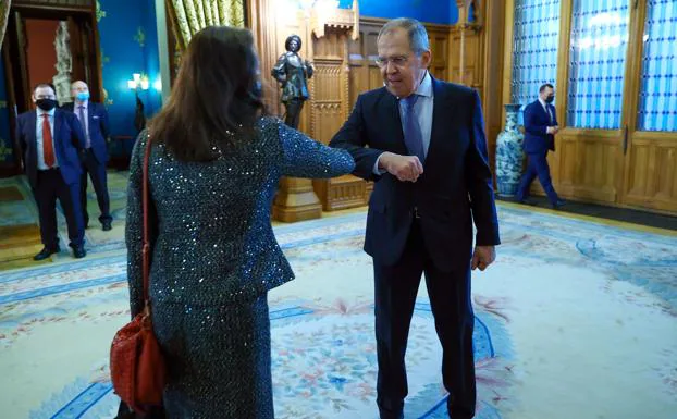El titular de Exteriores ruso, Serguéi Lavrov, en un encuentro la semana pasada en Moscú con su homóloga sueca, Ann Linde./EFE