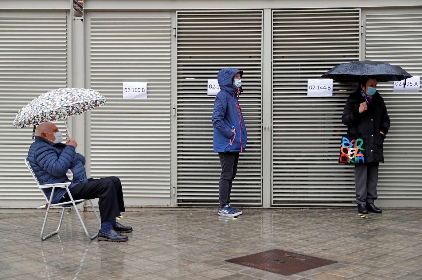 Las fotos más curiosas de las elecciones catalanas del 14F de 2021