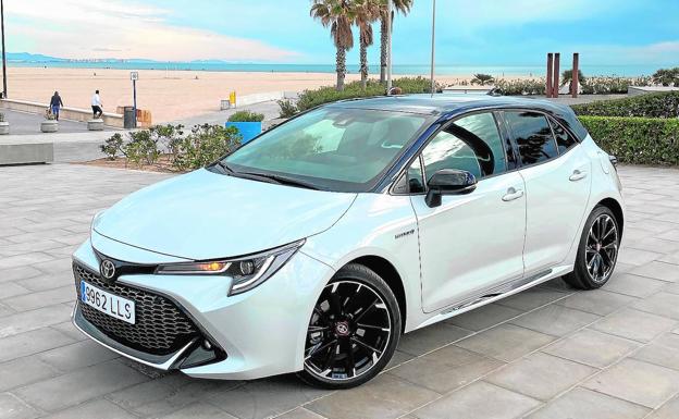 Toyota Corolla GR Sport: Híbrido con traje deportivo