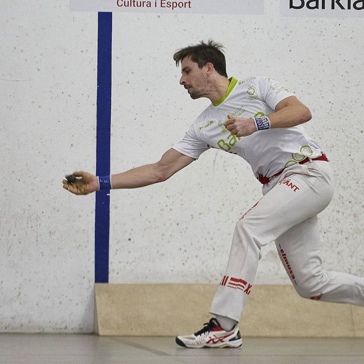 La pilota estalla al ser el único deporte de élite parado