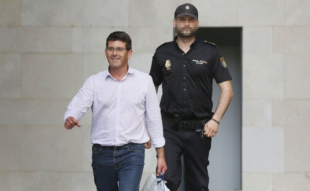 El PP sitúa a Rodríguez de cabecilla de un grupo criminal y le pide 18 años de cárcel