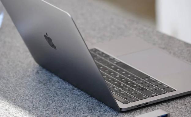 Apple avisa de problemas con la batería de algunos portátiles MacBook de 2016 y 2017