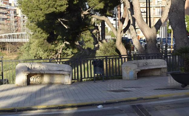 La plaza del Ayuntamiento de Valencia reaparece en Paiporta