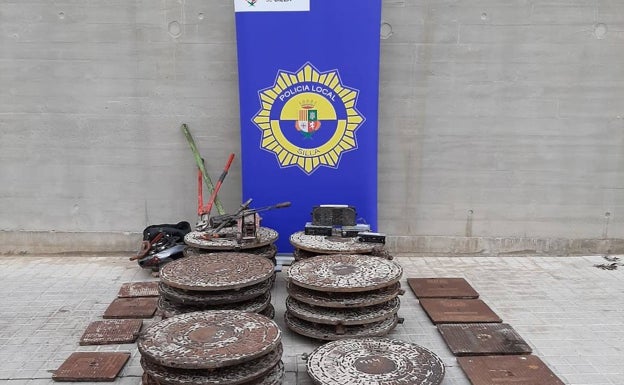 La Policía Local de Silla detiene a dos hombres por el robo de 31 trapas de alcantarilla, tras una persecución
