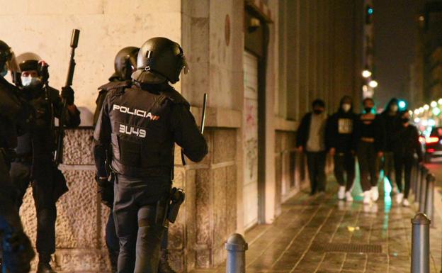 La escalada de tensión en las calles traspasa las puertas del Consell