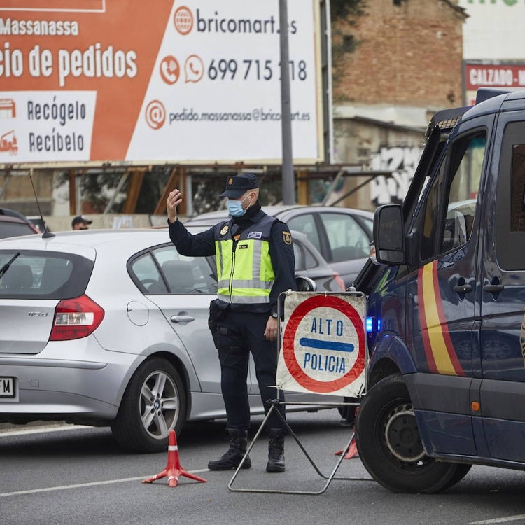 La Policía Nacional denuncia a 663 personas en siete horas por intentar eludir el cierre perimetral en la Comunitat