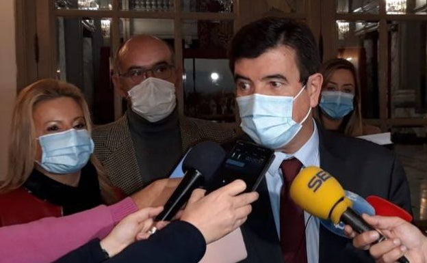 Giner insta a Ribó a colaborar con los colegios profesionales para agilizar las licencias de Actividad