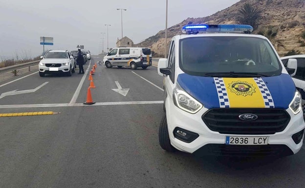 La Policía Local de Alicante disuelve 12 fiestas privadas en viviendas y cierra el sábado con 105 denuncias