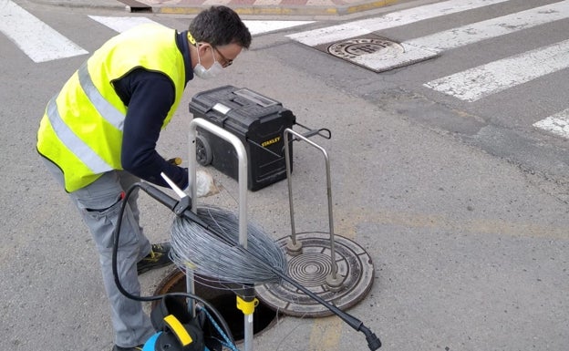 Almussafes desinfecta y desratiza la red de alcantarillado