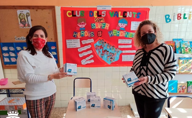 Guadassuar dota a los centros educativos de purificadores de aire y medidores de dióxido de carbono