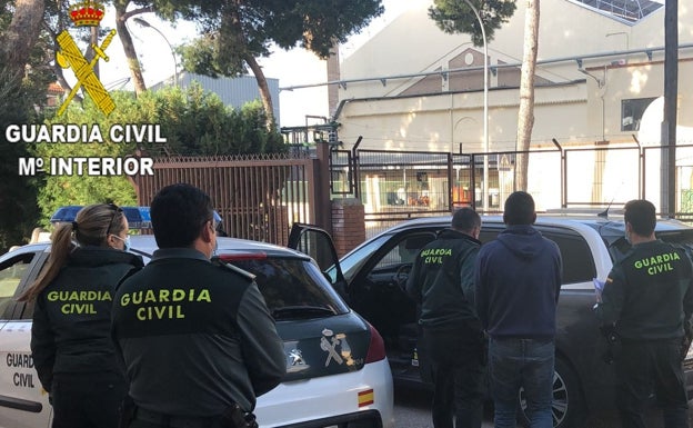 Detienen a tres personas por robos en gasolineras y casas de campo en la Ribera y la Costera