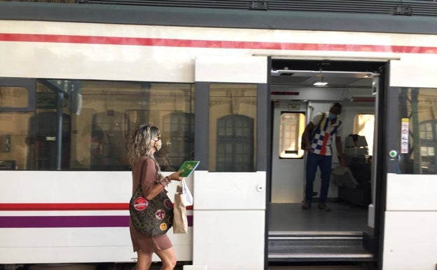 ADIF reduce el ruido de las vibraciones por el acceso de los trenes al túnel de la estación de Gandia