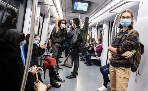 Los expertos confirman que el Covid se contagia simplemente hablando