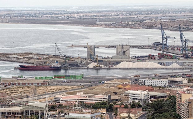 Adif y la Autoridad Portuaria acuerdan el paso de los trenes de mercancías sin usar las vías de Benalúa