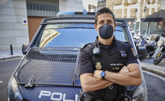 La vacunación de las Fuerzas y Cuerpos de Seguridad, emergencias y bomberos comienza la semana que viene