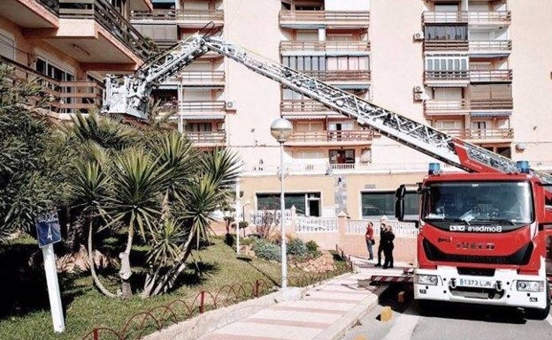 Rescatan a una mujer de 80 años atrapada en su domicilio tras una caída