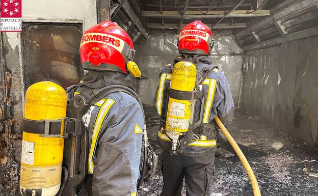 Incendio en un taller de coches en Villareal con tres trabajadores heridos