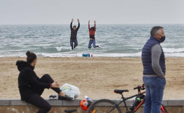 La Policía multa a 1.700 personas y detiene a nueve por saltarse el cierre perimetral municipal en la Comunitat Valenciana