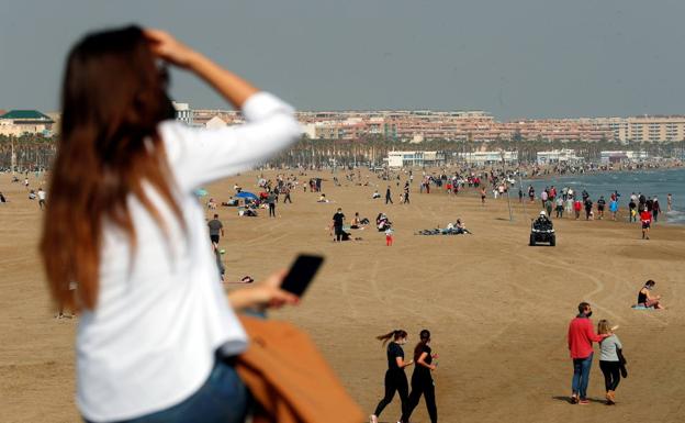 Playa de la Malvarrosa, en Valencia, el sábado./Efe