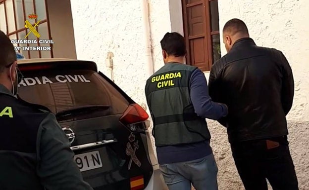 La Guardia Civil detiene a ocho personas por tráfico de drogas en Torrevieja, Ibi y Santa Pola