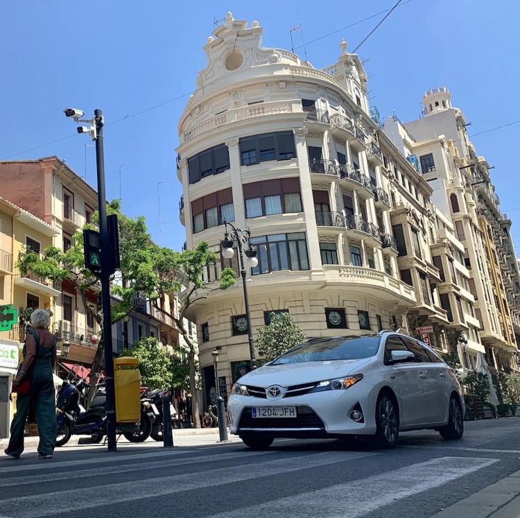 Poco más de 3.100 personas se inscriben para poder entrar a Ciutat Vella a partir de abril