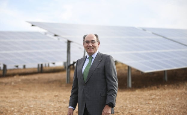 Iberdrola se lanza al negocio solar en la Comunitat y abrirá plantas en Ayora, Cofrentes y Villena