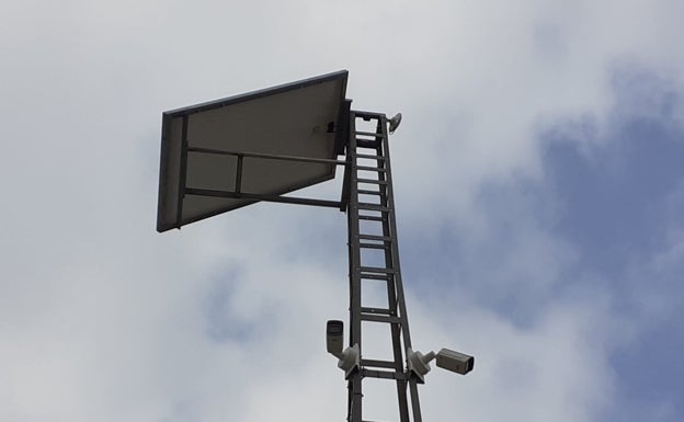 Cuatro cámaras vigilan los campos de Oliva para evitar los robos de aguacates y naranjas