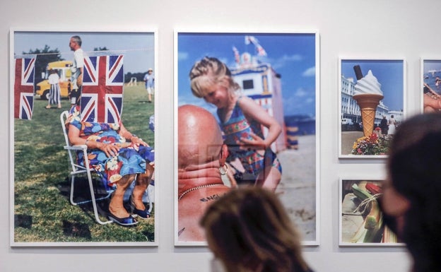 La fotografía iconoclasta de Martin Parr desembarca en Valencia