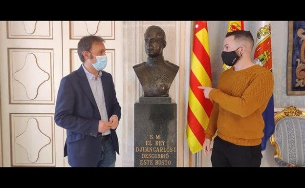 Compromís propone donar el busto de Juan Carlos I de Alicante a la delegación de Hacienda por sus «chanchullos»