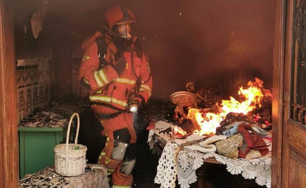 El incendio de una casa en Massanassa deja dos heridos