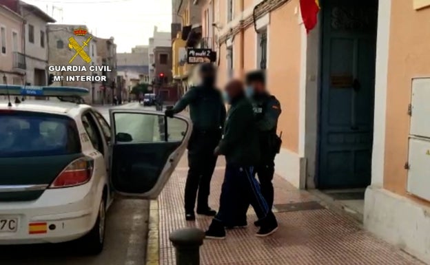 La Guardia Civil destapa dos sofisticadas plantaciones de marihuana indoor en Alicante