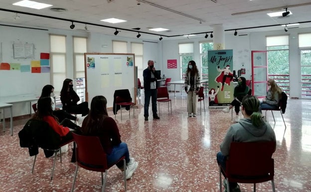 Más de 300 jóvenes de Massanassa participan en una encuesta para conocer sus necesidad