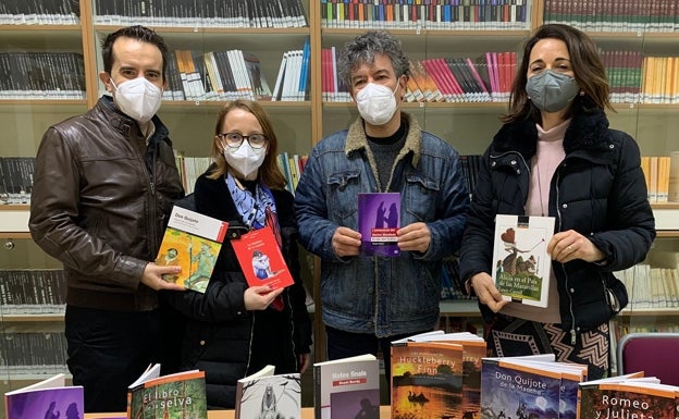 Alberic entrega casi 400 libros a la biblioteca del Instituto