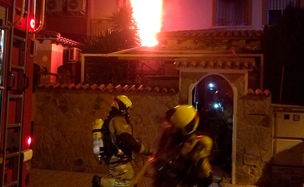 Evacuadas dos personas en el incendio de una vivienda en Torrevieja