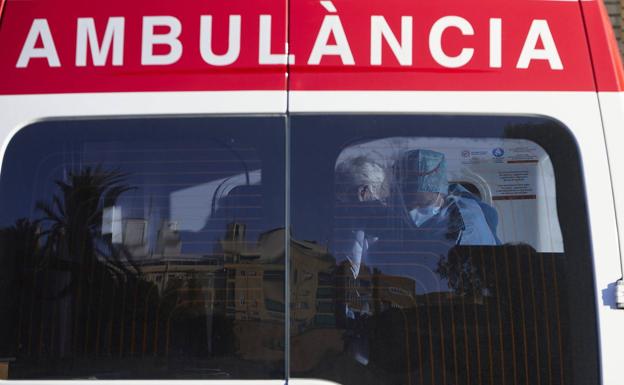 Cinco heridos en un accidente entre dos coches en Utiel