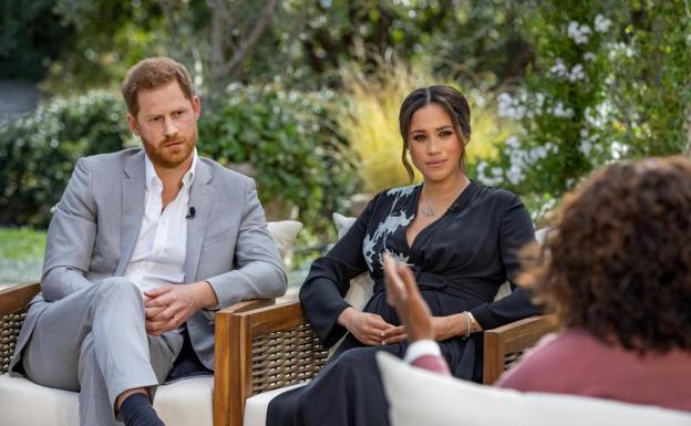 Enrique y Meghan retratan una familia real atrapada, racista e insensible