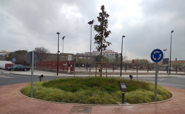 Alaquàs instala en un año más de 200 árboles y cerca de 3.500 plantas en flor