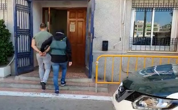 La Guardia Civil desmantela en Torrevieja una banda de narcotraficantes liderada por un barrendero