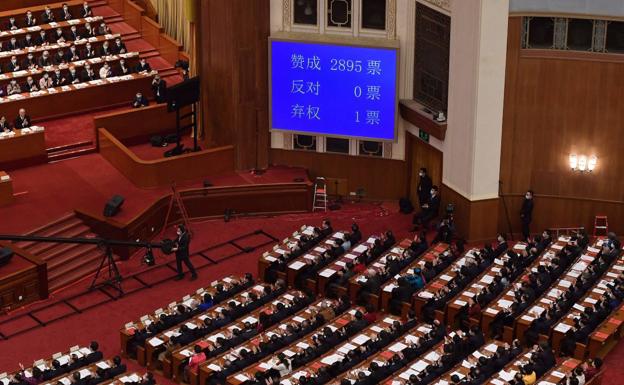 China evita por ley que la oposición gobierne en Hong Kong