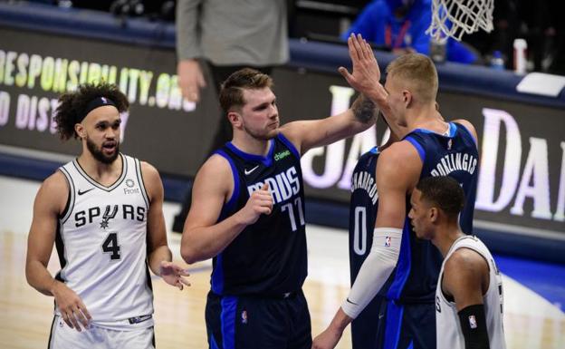 Doncic y Porzingis fulminan a los Spurs con un recital en el último cuarto