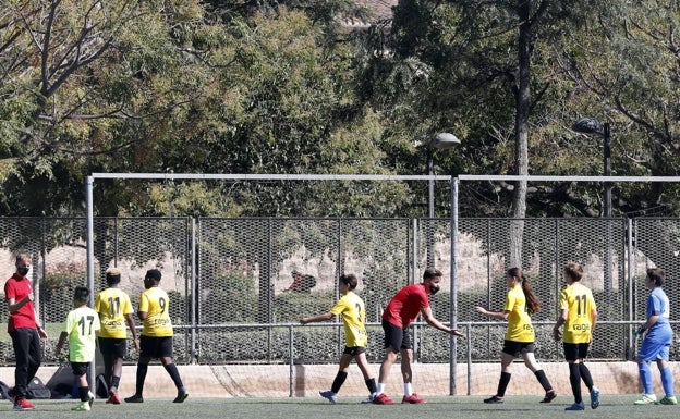 El fútbol llevará a Sanidad a los tribunales por mantener paradas las competiciones hasta el 12 de abril