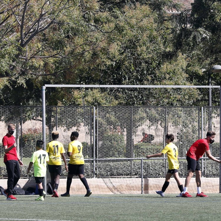 El fútbol llevará a Sanidad a los tribunales por mantener paradas las competiciones hasta el 12 de abril
