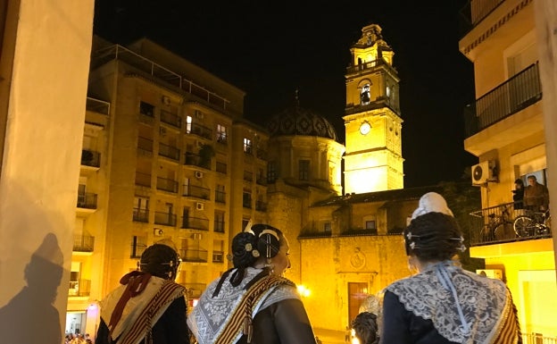 Carcaixent planta cinco monumentos para simbolizar los principales actos falleros