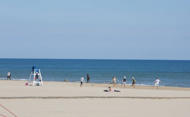 Gandia estrena temporada turística con todos los servicios de playa disponibles